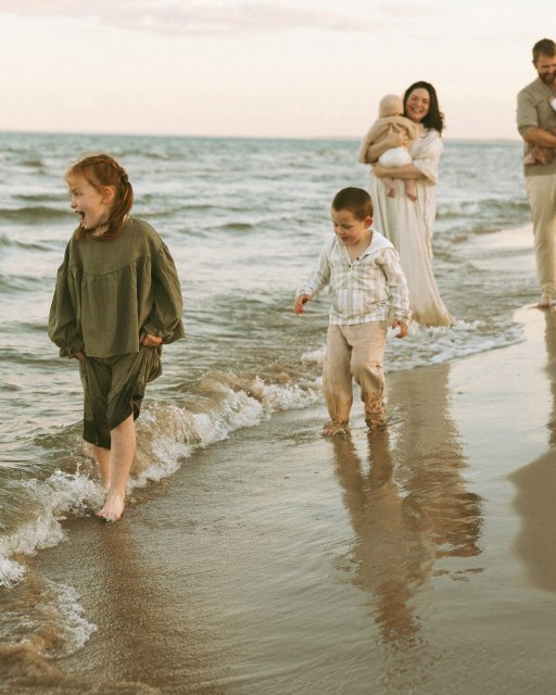 If anyone needs me, I’ll be trying to squeeze in a few more beach sessions before summer is over.🥹

Had so much fun tagging along with @blankslate_photog1 for these, love getting to be creative alongside you.🥰✨

#waukeshaphotographer #beachfamilysession #kohlerandraestatepark #candidfamilyphotography #mukwonagofamilyphotographer