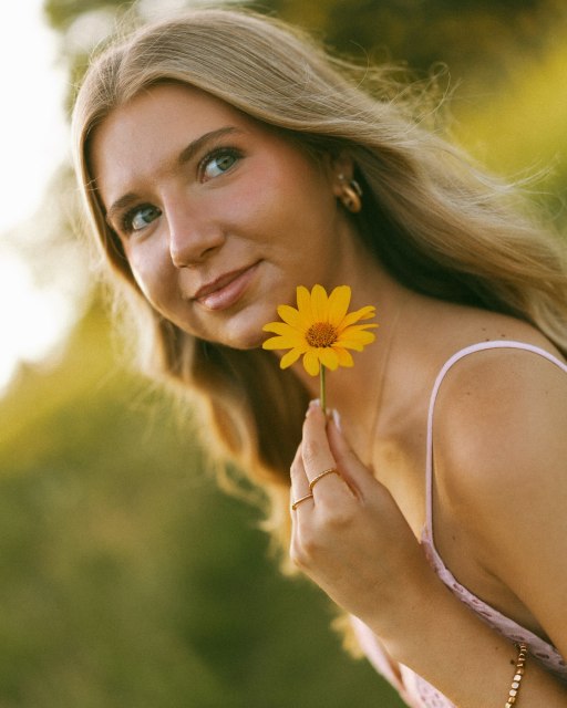 Part two of Madison’s senior session 🌸🌼

#seniorphotographerwaukesha #flowerfieldseniorphotos #goldenhourseniorphotos #waukeshaseniorphotographer #seniorphotosession